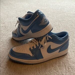 Nike Men's Sky Blue and White Sneakers